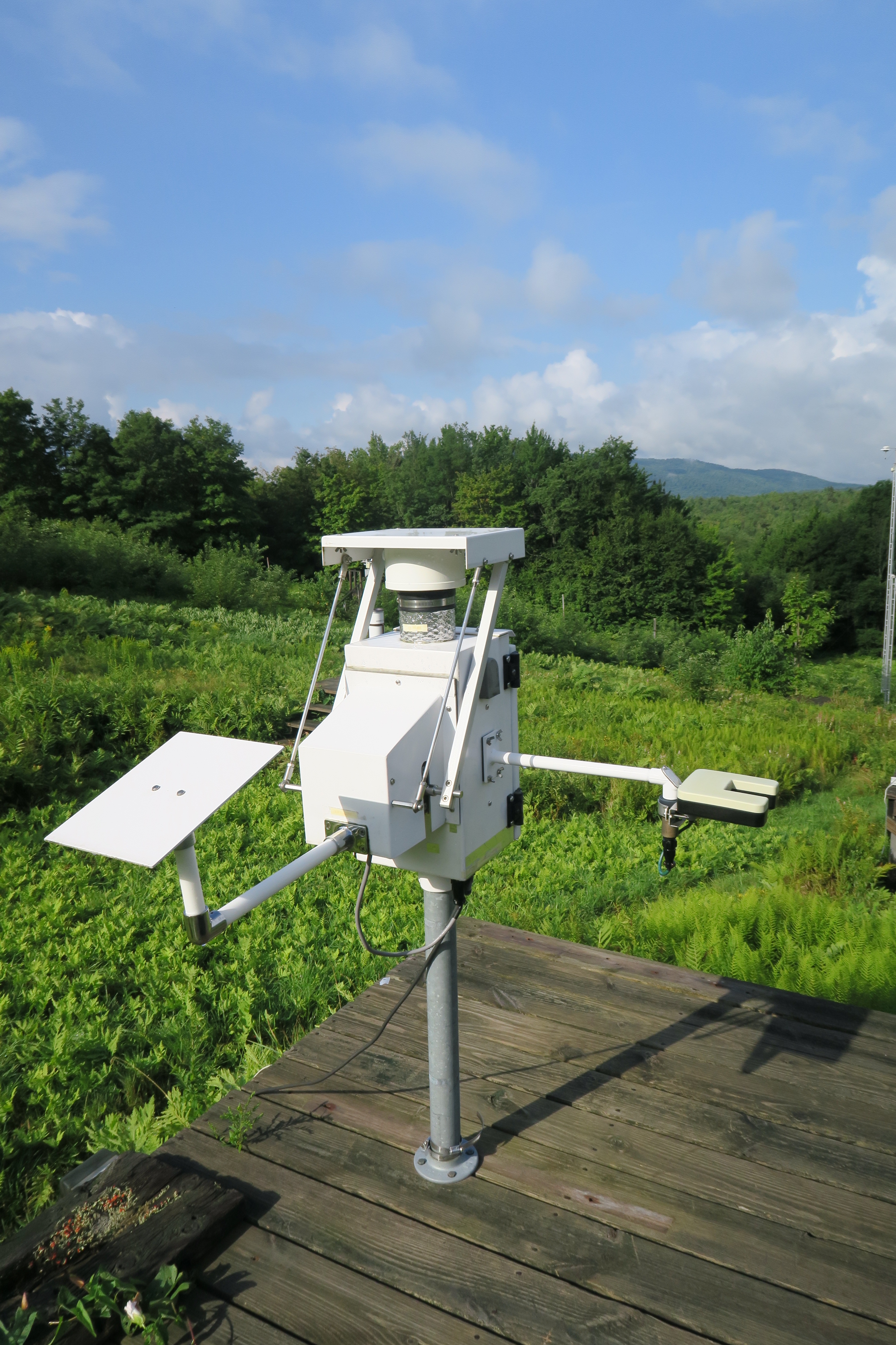 Mercury Deposition Network automated sample collector located in Underhill, Vermont.